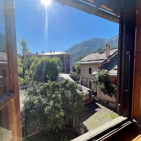 Holiday home Large Family Nest With Garden