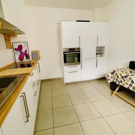 Holiday home Large Family Nest With Garden